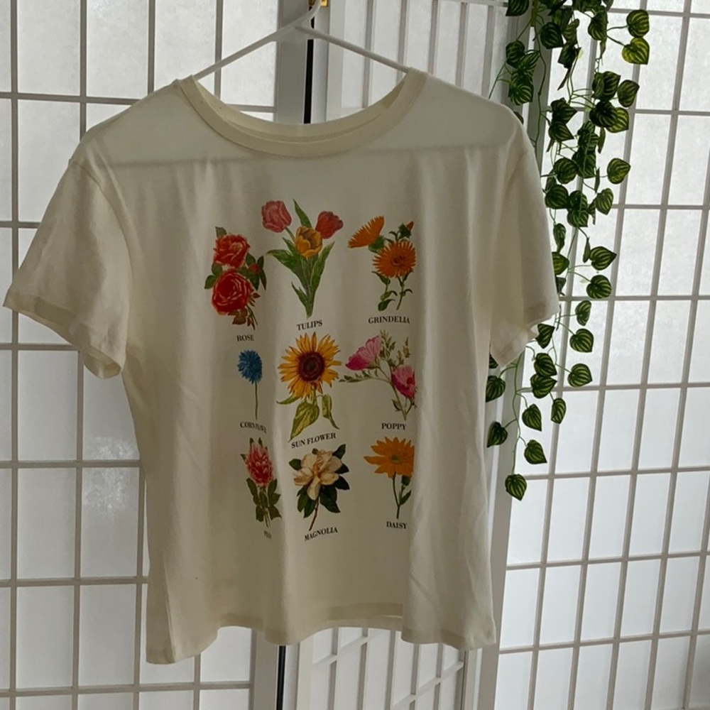 Flower shirt - Picture 4 of 4